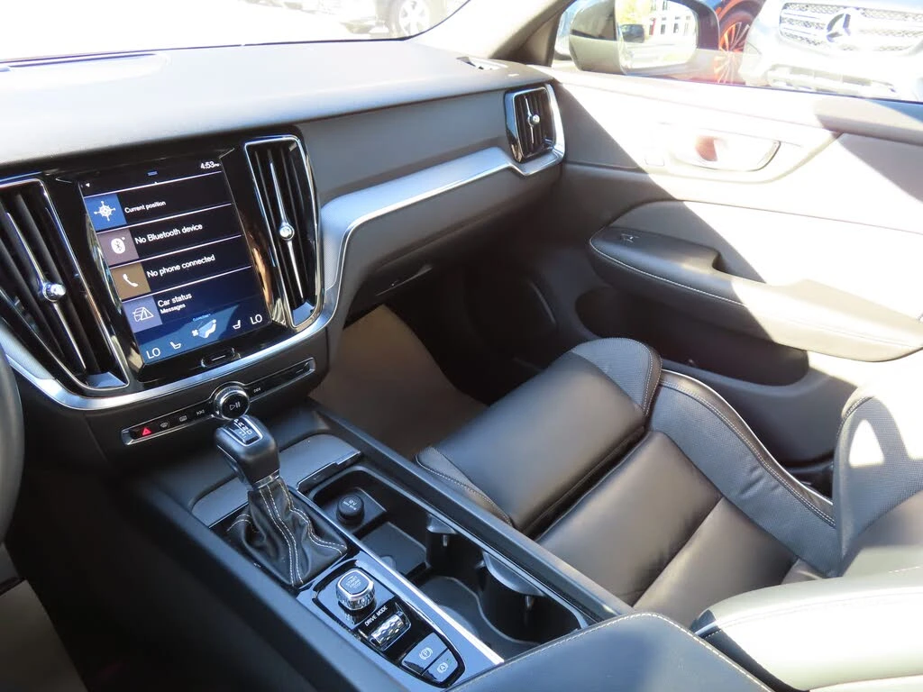 Volvo S60 R-DESIGN AWD| HEAD UP| ПОДГРЕВ| ПАНО, снимка 10 - Автомобили и джипове - 53800868