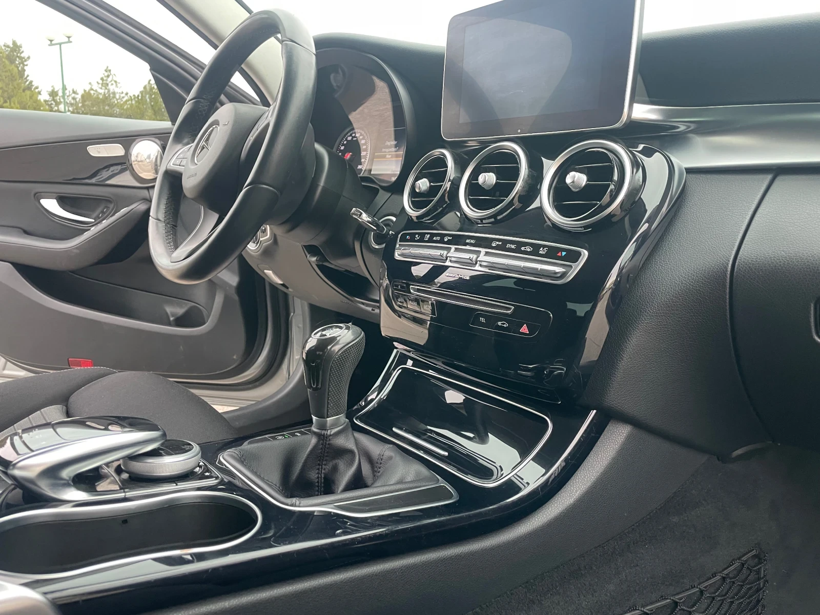 Mercedes-Benz C 220 AMG line///Burmester///AVANGARDE///, снимка 3 - Автомобили и джипове - 54087500