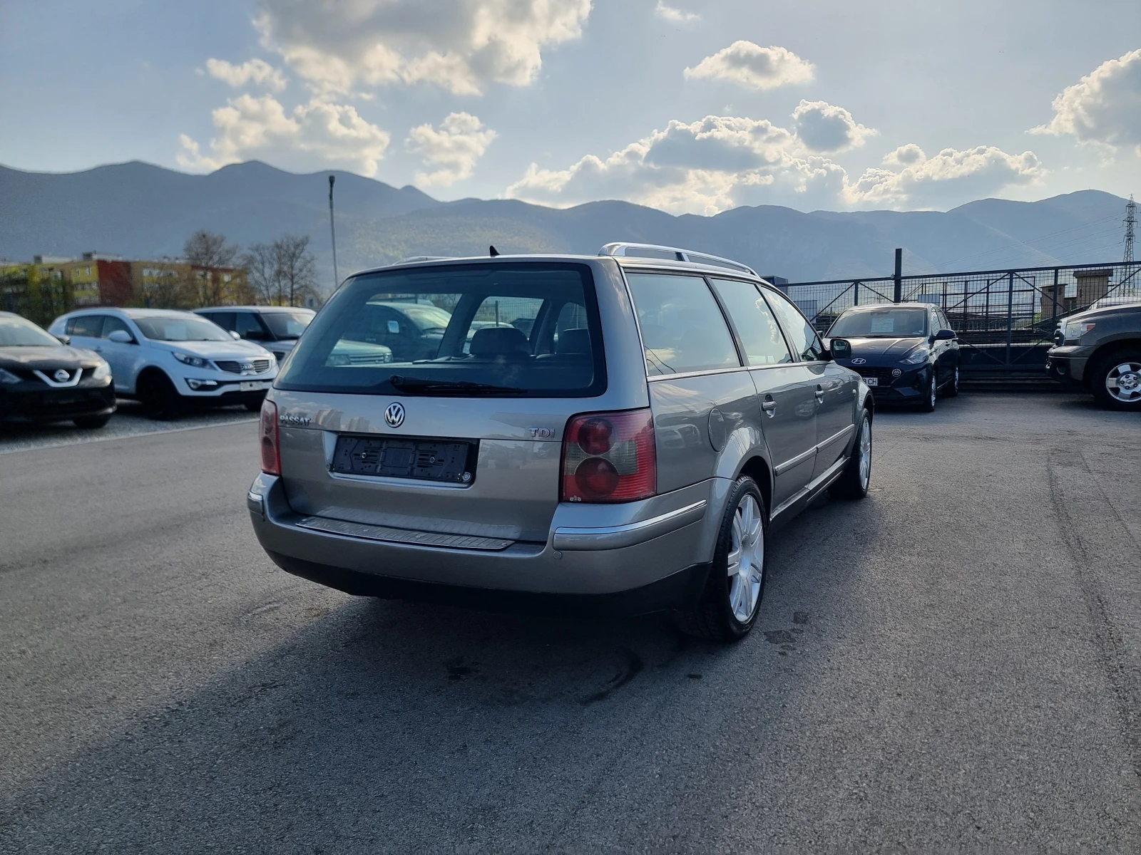 VW Passat 1.9TDI, снимка 6 - Автомобили и джипове - 54228647