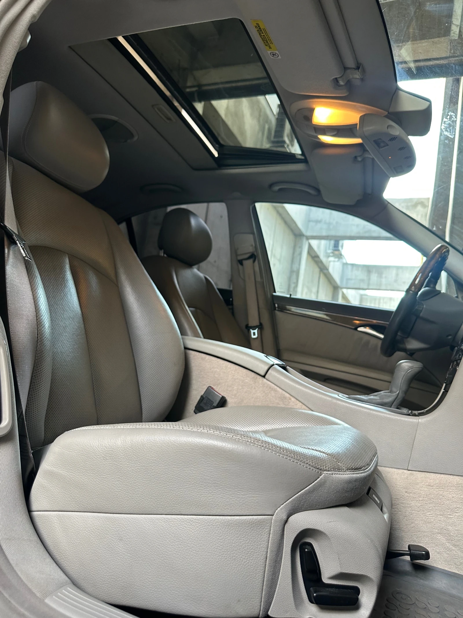 Mercedes-Benz E 320, снимка 12 - Автомобили и джипове - 54737216