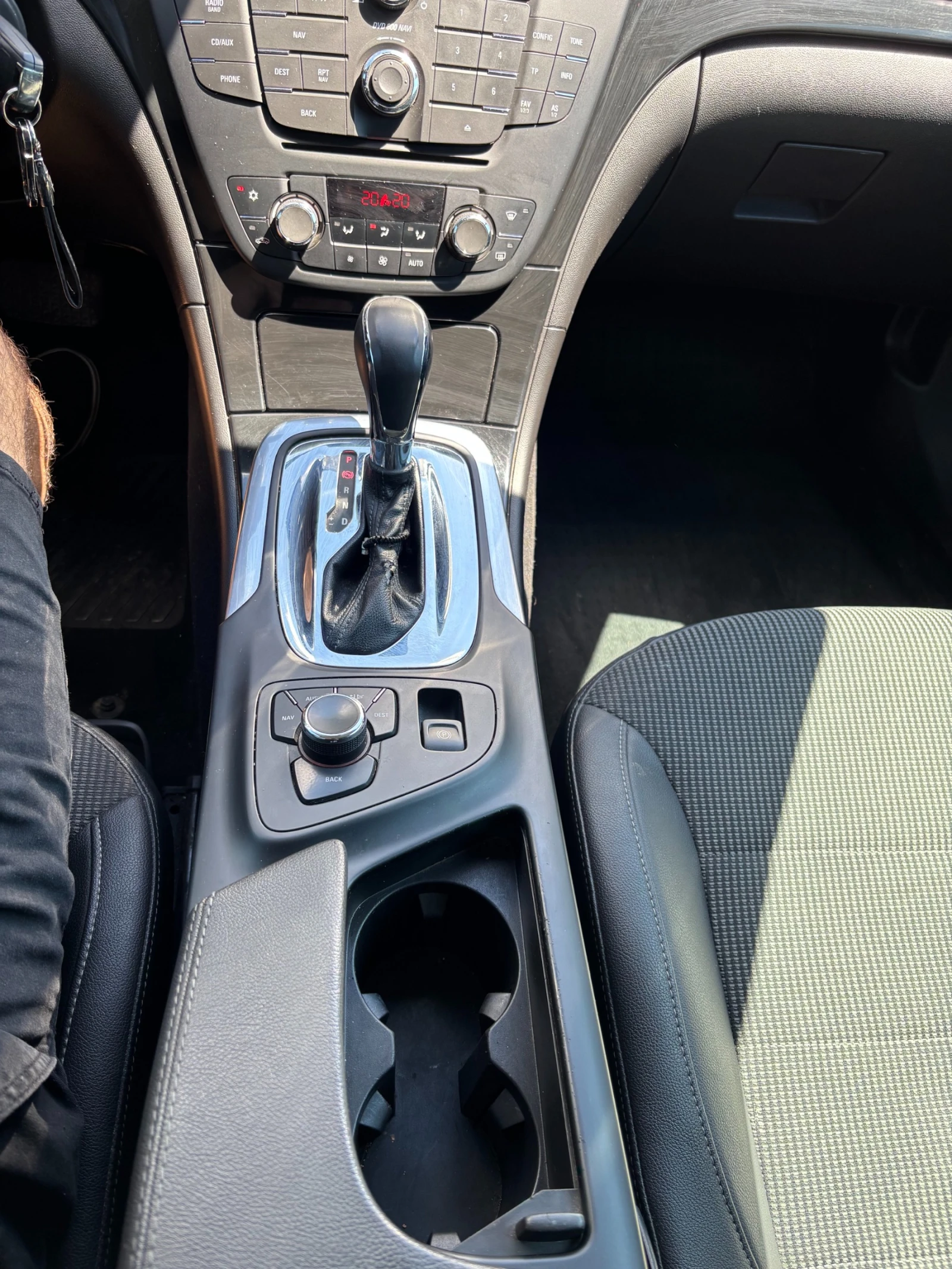 Opel Insignia 2.0 CDTI, снимка 12 - Автомобили и джипове - 54989642