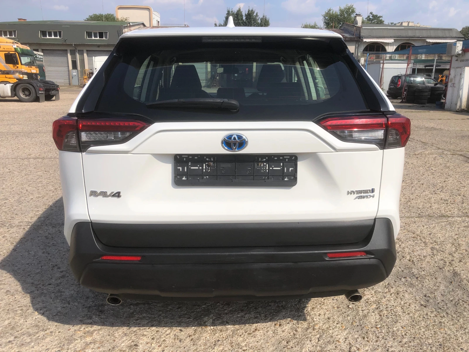 Toyota Rav4 2.5 HYBRID AWDI - изображение 8