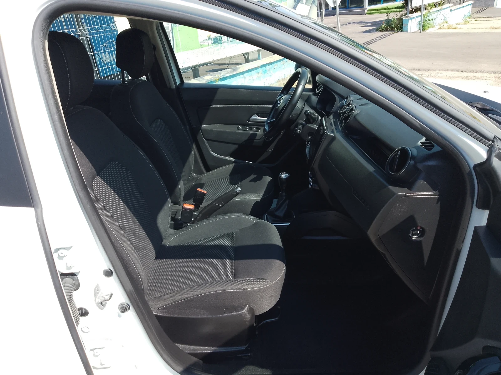 Dacia Duster 1.5 Blue DCI/4x4/NAVI/ОБСЛУЖЕНА - изображение 10