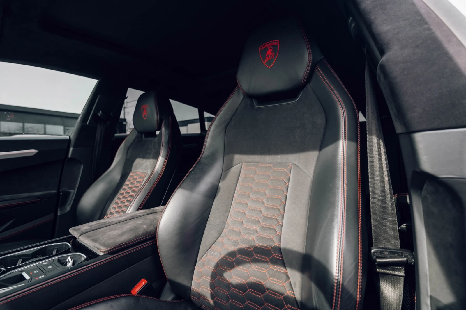 Lamborghini Urus С РЕГИСТРАЦИЯ & АВТО КРЕДИТ, снимка 10 - Автомобили и джипове - 53751016