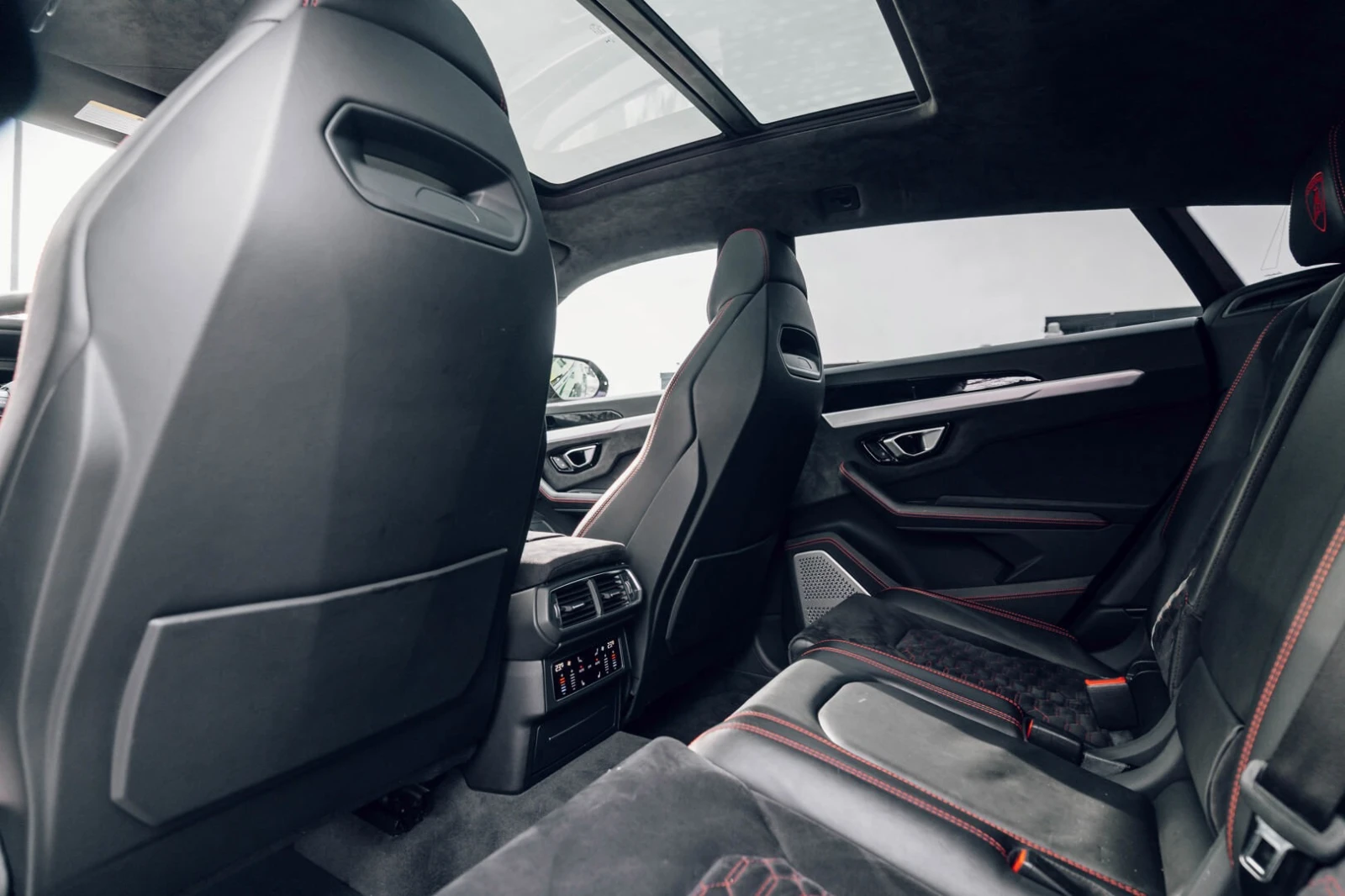 Lamborghini Urus С РЕГИСТРАЦИЯ & АВТО КРЕДИТ, снимка 16 - Автомобили и джипове - 53751016