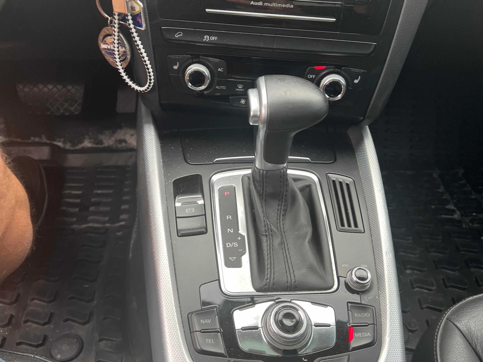 Audi Q5 * 2.0L Premium * CARFAX * ОПЦИЯ ЗА ФИНАНСИРАНЕ, снимка 10 - Автомобили и джипове - 56081453