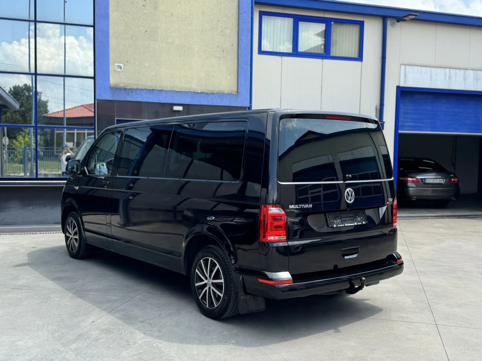 VW Multivan T6 LONG HIGLINE 204к.с КОЖА ПАМЕТ КАМЕРИ, снимка 13 - Бусове и автобуси - 54792394