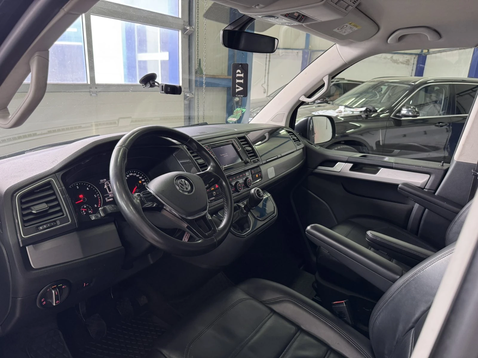 VW Multivan T6 LONG HIGLINE 204к.с КОЖА ПАМЕТ КАМЕРИ, снимка 8 - Бусове и автобуси - 54792394