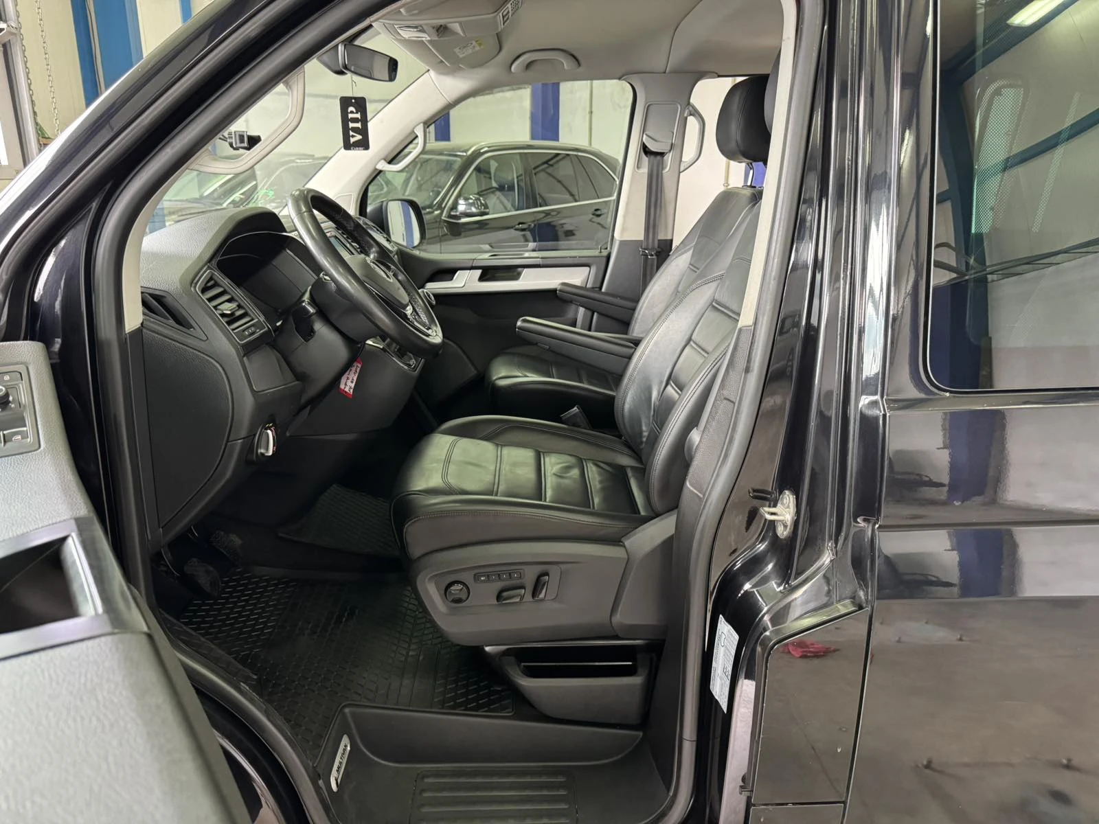 VW Multivan T6 LONG HIGLINE 204к.с КОЖА ПАМЕТ КАМЕРИ, снимка 12 - Бусове и автобуси - 54792394