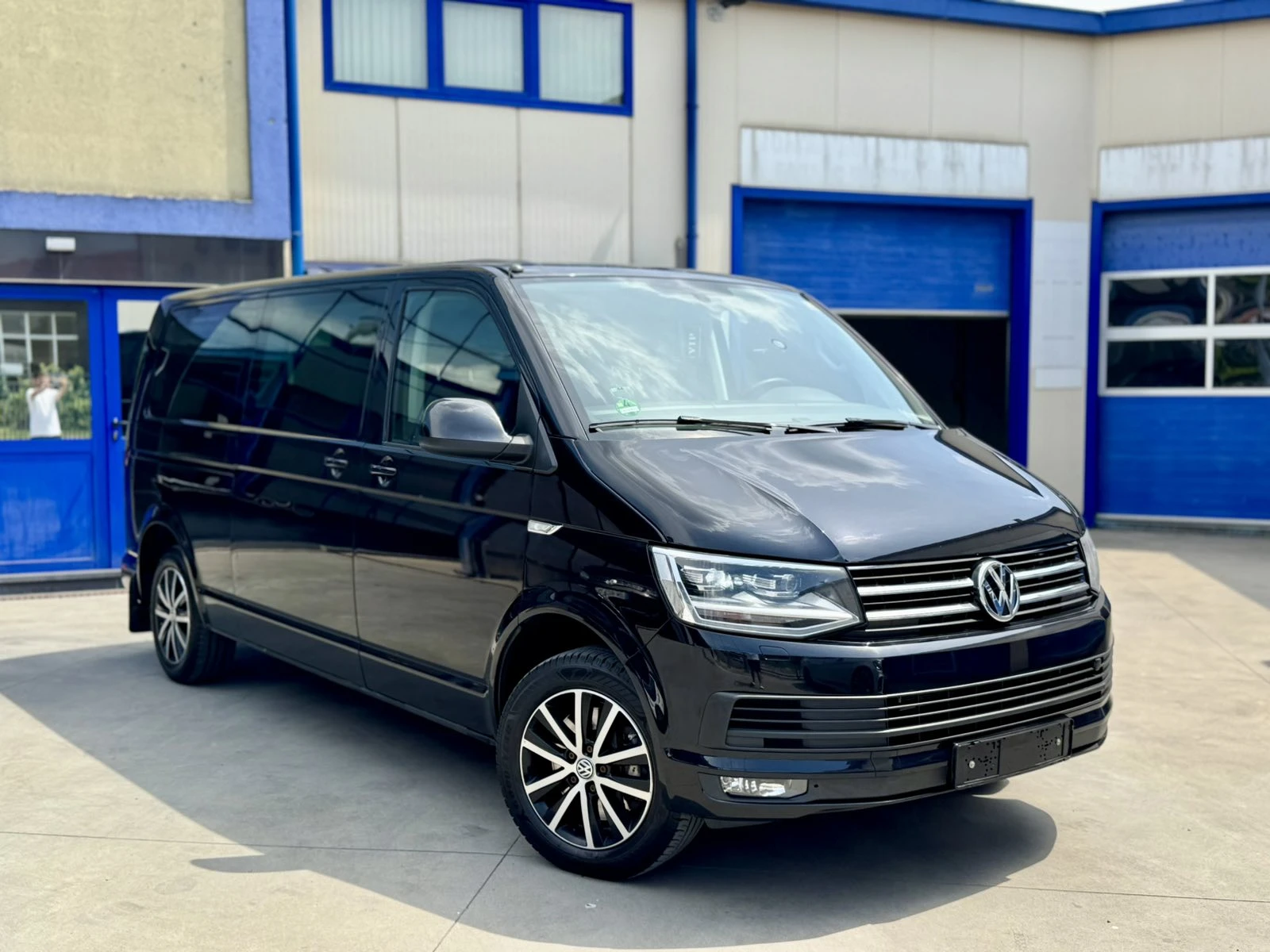 VW Multivan T6 LONG HIGLINE 204к.с КОЖА ПАМЕТ КАМЕРИ, снимка 2 - Бусове и автобуси - 54792394