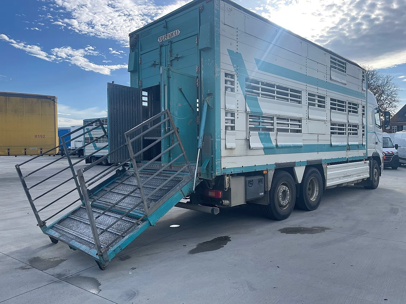 Volvo Fh ЖИВОТНОВОЗ - изображение 3