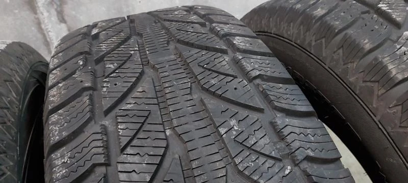 Гуми Зимни 255/70R16, снимка 3 - Гуми и джанти - 31257753