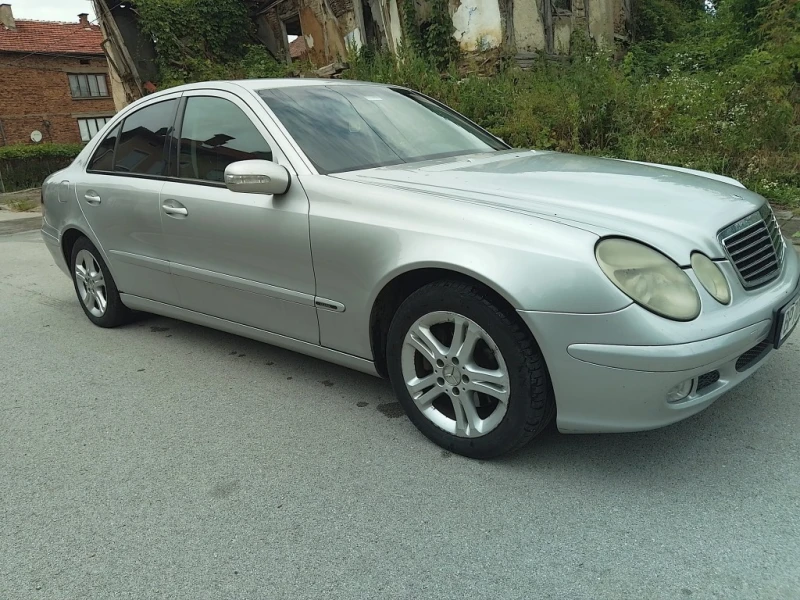 Mercedes-Benz E 220, снимка 7 - Автомобили и джипове - 47474367