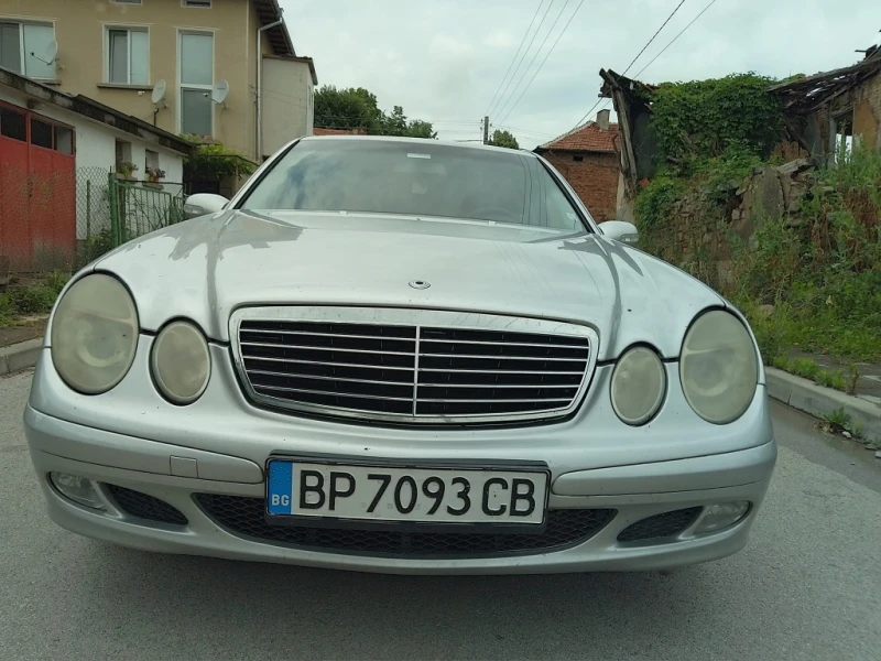 Mercedes-Benz E 220, снимка 1 - Автомобили и джипове - 47474367