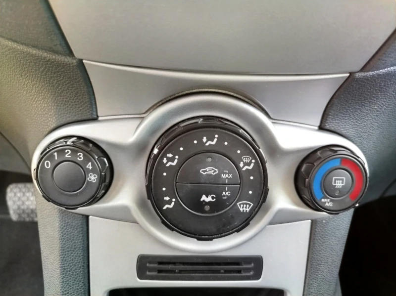Ford Fiesta 1.4 Бензин* Автомат* ТОП, снимка 16 - Автомобили и джипове - 53063941