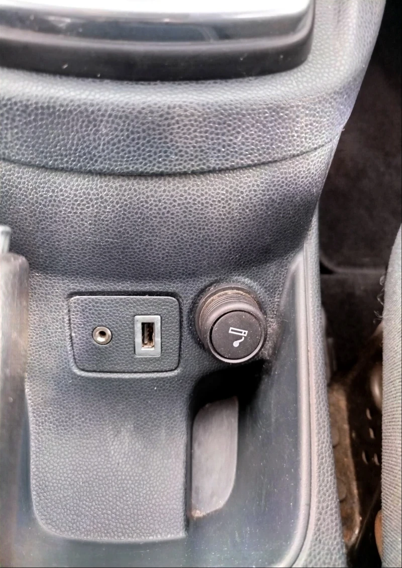 Ford Fiesta 1.4 Бензин* Автомат* ТОП, снимка 15 - Автомобили и джипове - 53063941