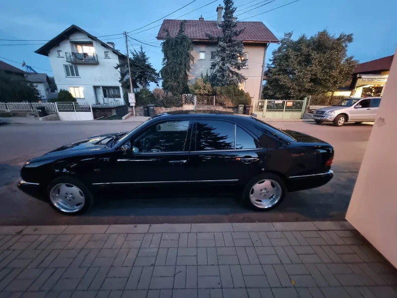 Mercedes-Benz E 280 Седан, снимка 14 - Автомобили и джипове - 53151861