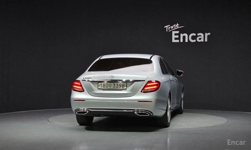 Mercedes-Benz E 220, снимка 4 - Автомобили и джипове - 53176501