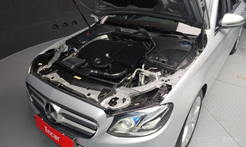 Mercedes-Benz E 220, снимка 6 - Автомобили и джипове - 53176501