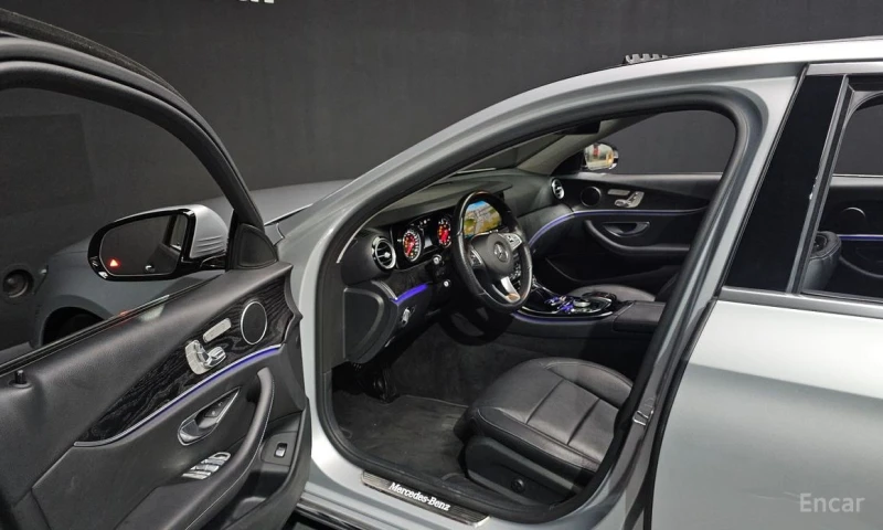 Mercedes-Benz E 220, снимка 10 - Автомобили и джипове - 53176501