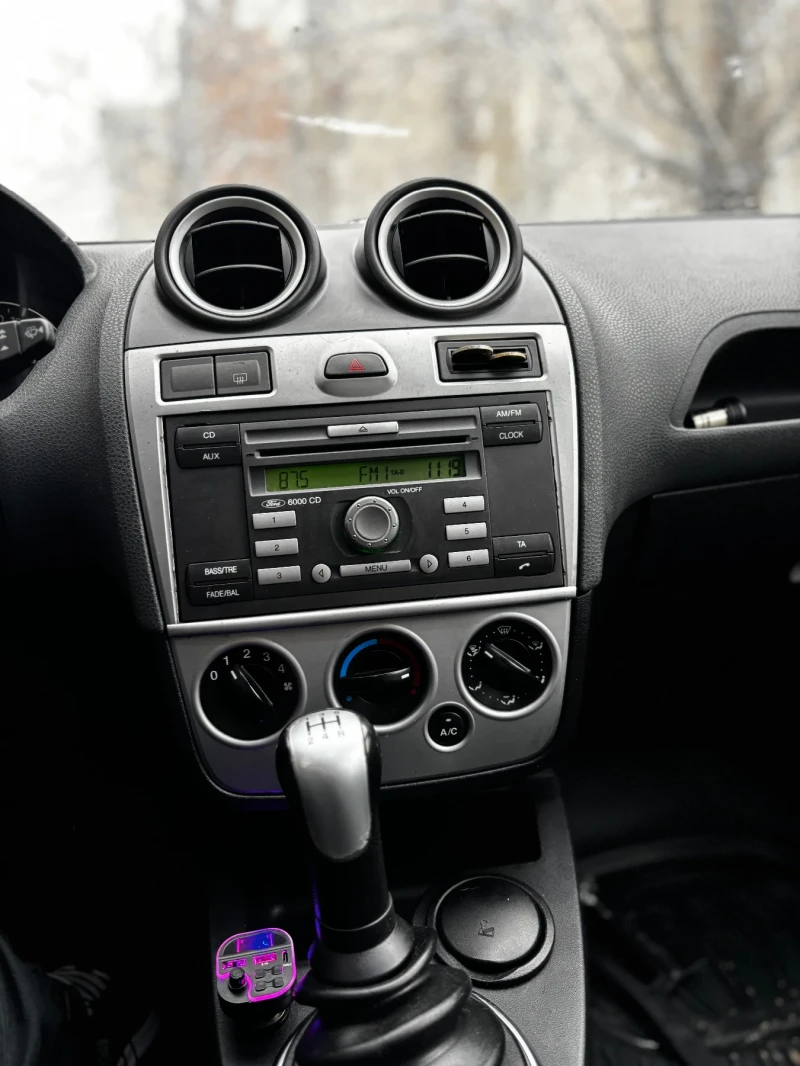 Ford Fiesta, снимка 11 - Автомобили и джипове - 53297654