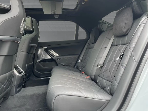 BMW i7 M60 xDrive = Shadow Line = Гаранция, снимка 12 - Автомобили и джипове - 54371925