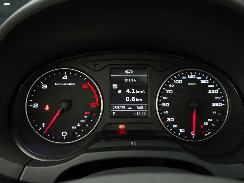 Audi A3 1.6 TDI, снимка 16 - Автомобили и джипове - 54971442