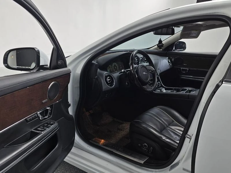 Jaguar Xj 3.0 Automatic, снимка 10 - Автомобили и джипове - 55926450