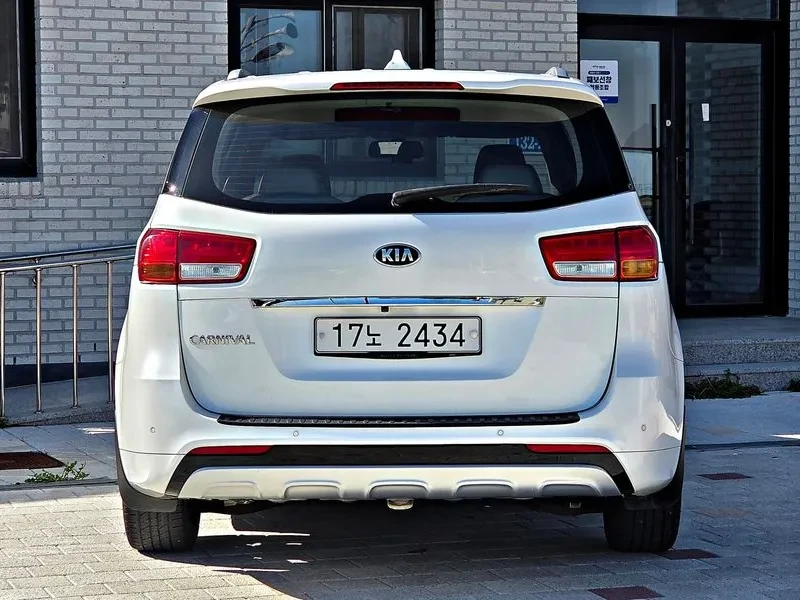 Kia Carnival 2.2D 9-Seater Luxury, снимка 5 - Автомобили и джипове - 56699058