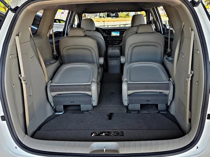 Kia Carnival 2.2D 9-Seater Luxury, снимка 17 - Автомобили и джипове - 56699058