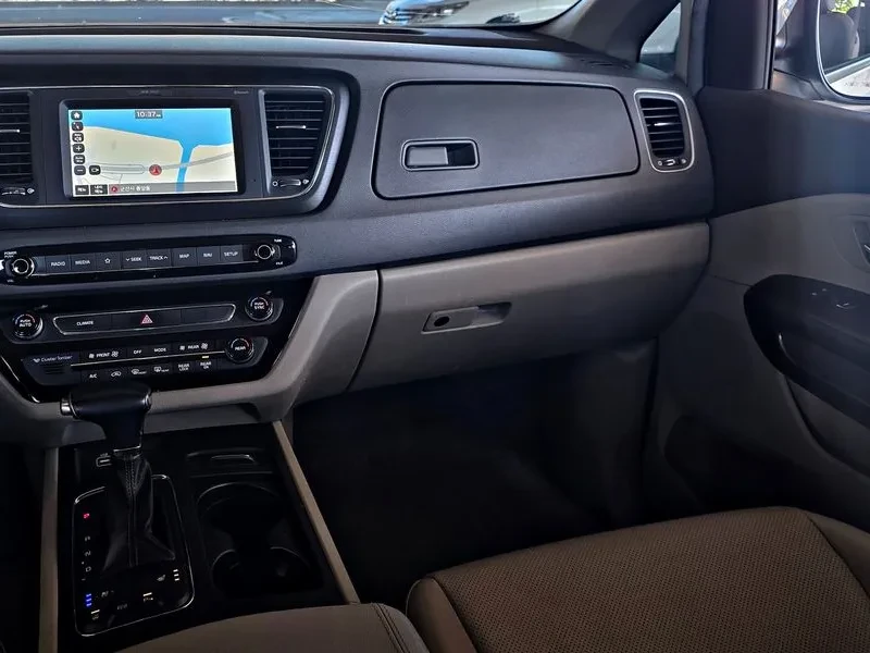 Kia Carnival 2.2D 9-Seater Luxury, снимка 14 - Автомобили и джипове - 56699058