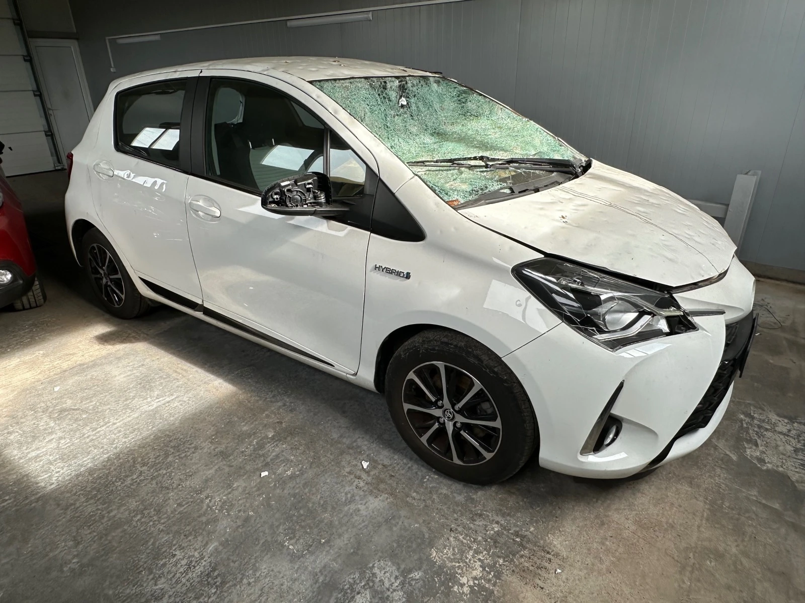 Toyota Yaris 1.5-Хибрид-12хл.км - изображение 2