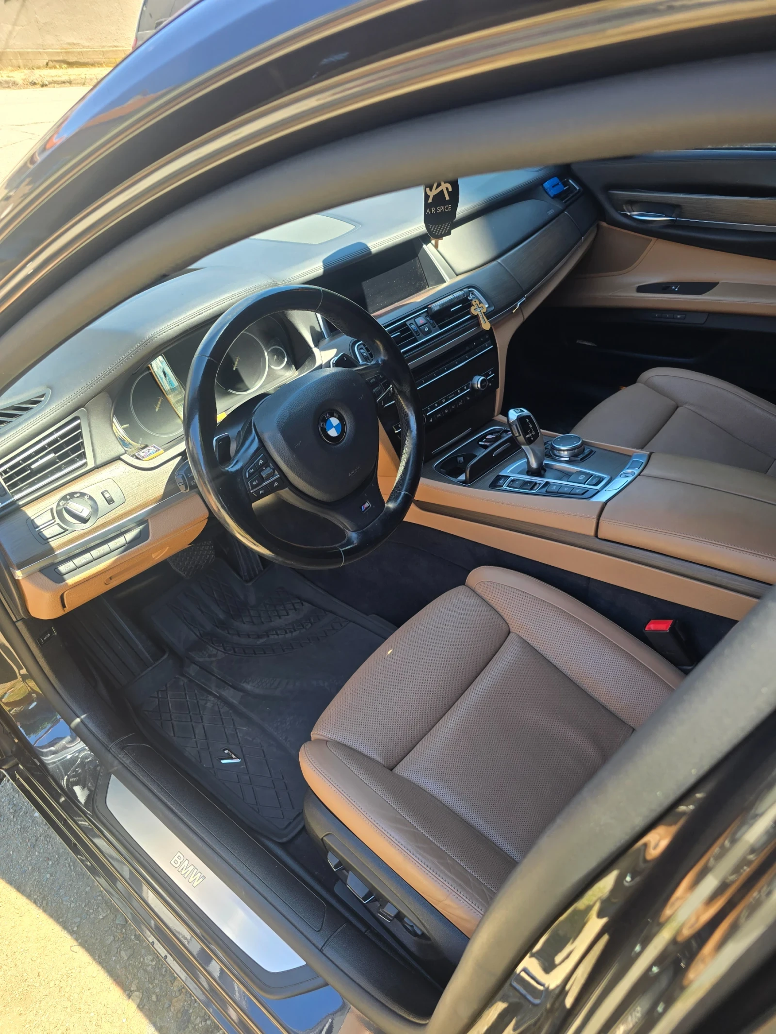 BMW 740  - изображение 9