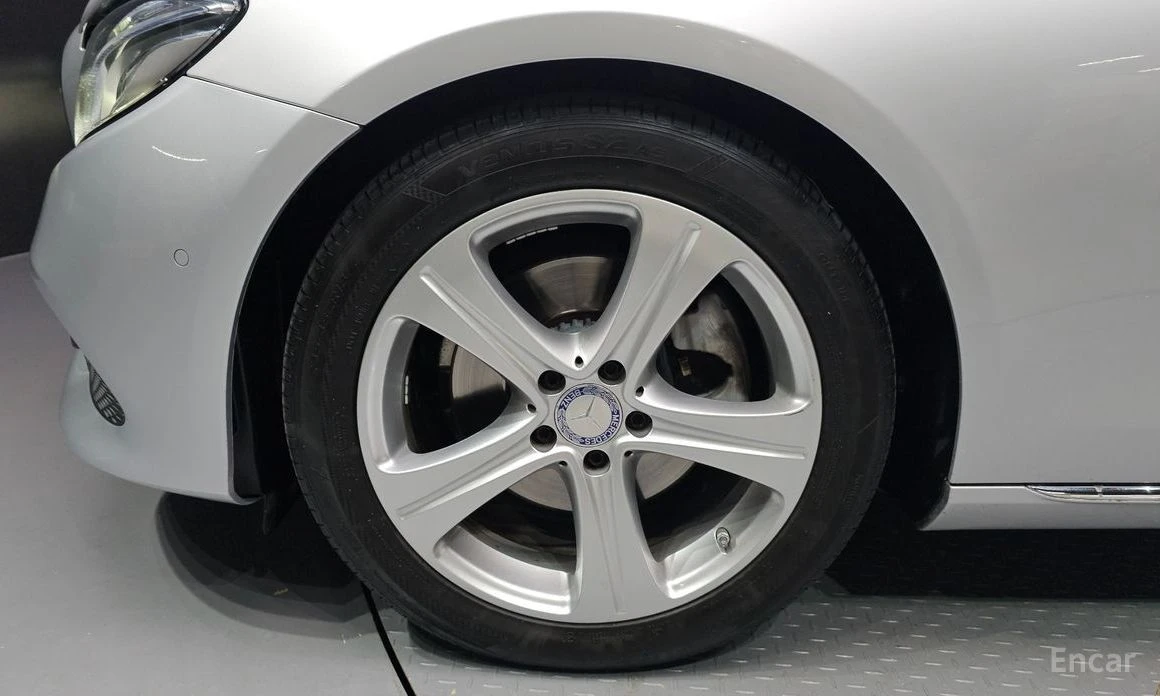 Mercedes-Benz E 220  - изображение 5