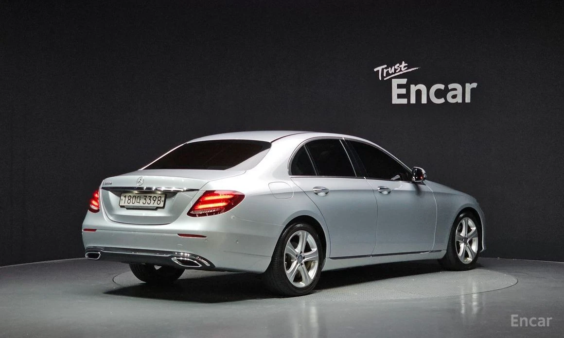 Mercedes-Benz E 220  - изображение 2