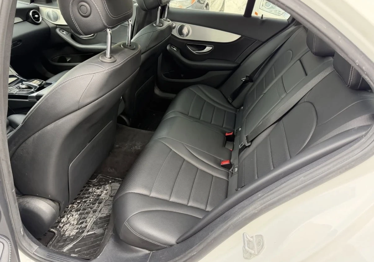 Mercedes-Benz C 400 4Matic * Черен интериор * Carfax * Лизинг - изображение 10