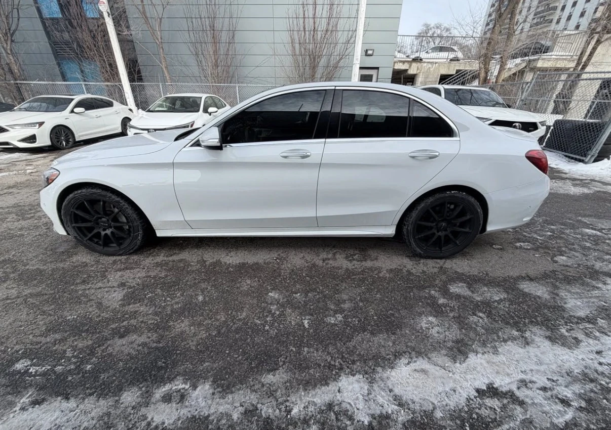 Mercedes-Benz C 400 4Matic * Черен интериор * Carfax * Лизинг - изображение 8