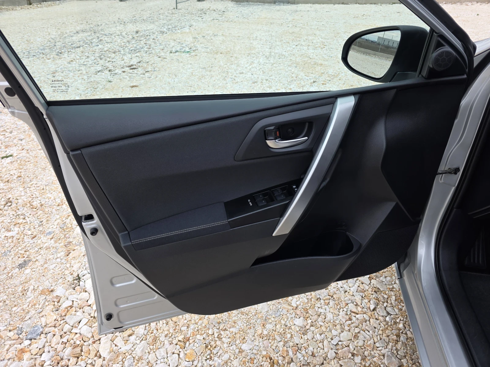 Toyota Auris 2.0 D4D KeyLess Go Navi Камера Кожа, снимка 5 - Автомобили и джипове - 53978822