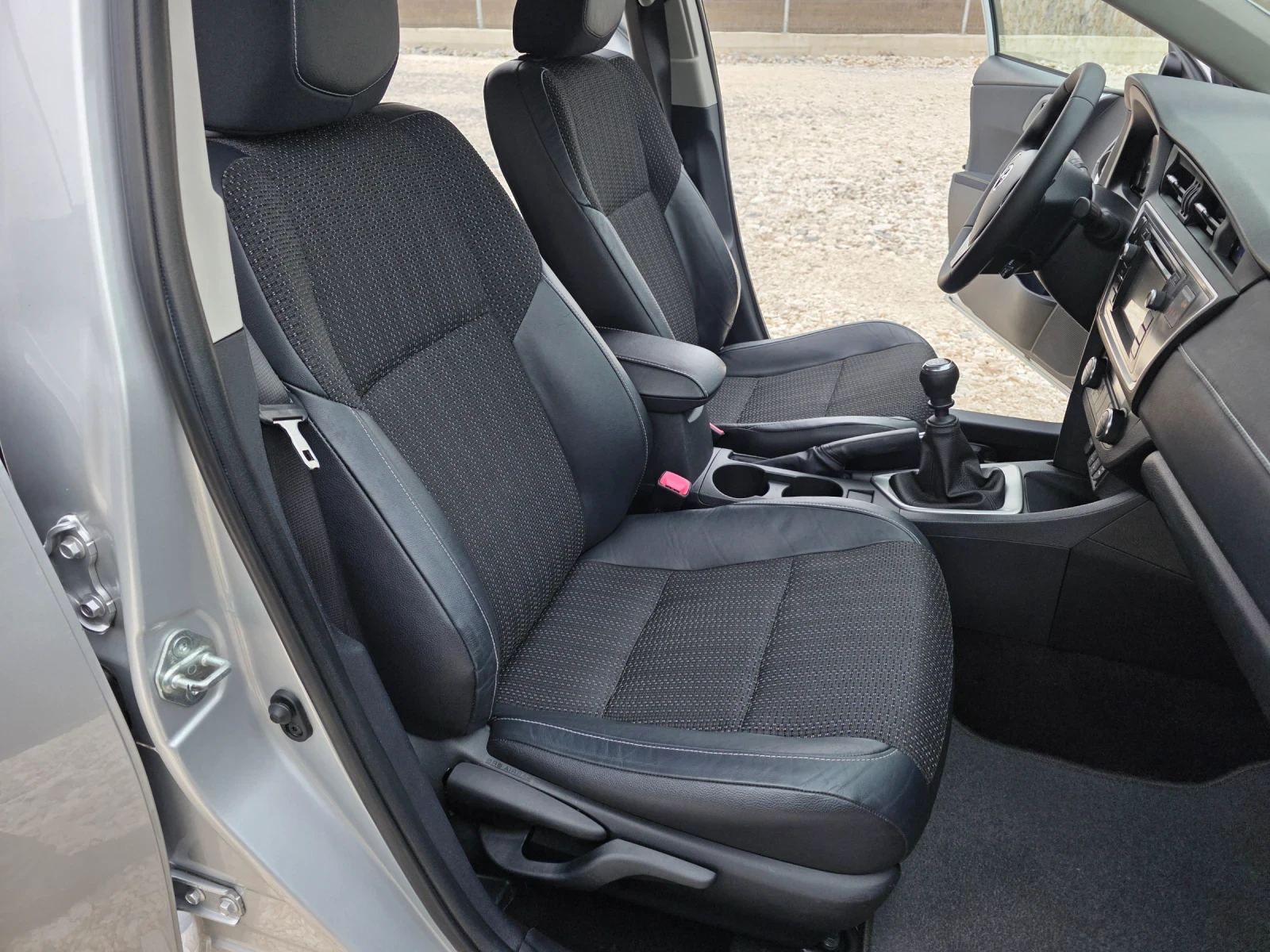 Toyota Auris 2.0 D4D KeyLess Go Navi Камера Кожа, снимка 8 - Автомобили и джипове - 53978822