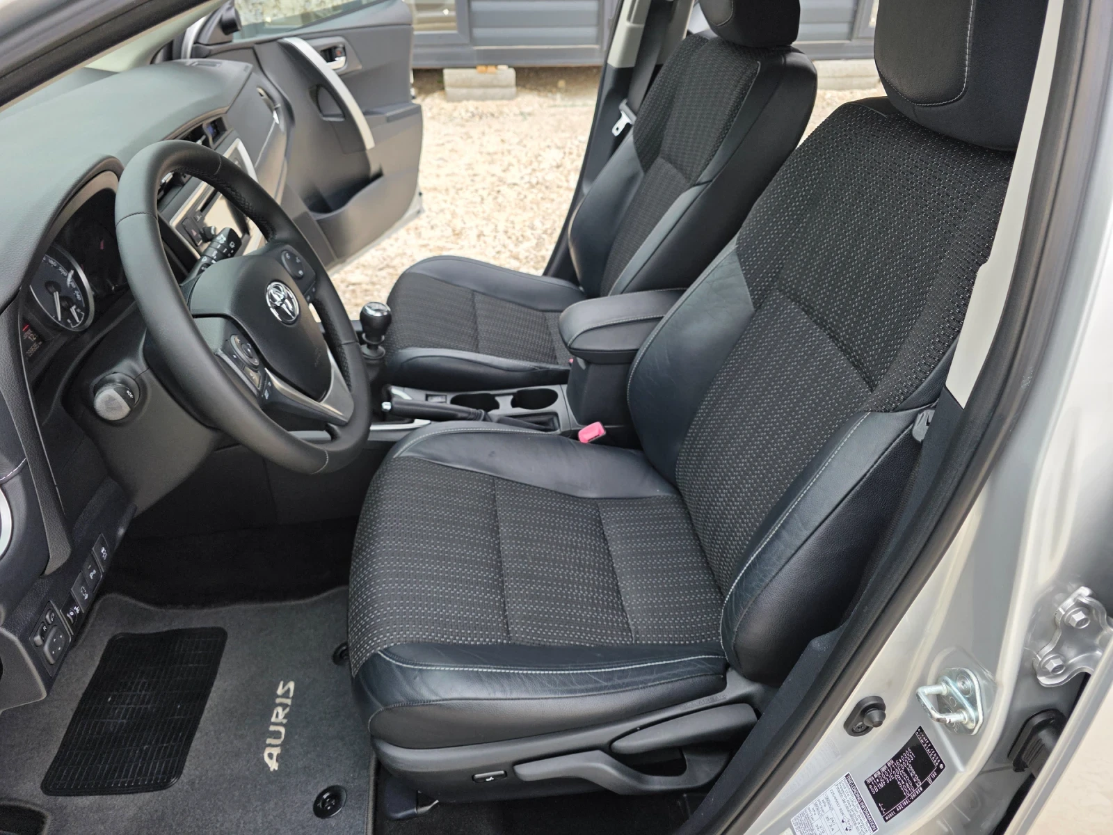 Toyota Auris 2.0 D4D KeyLess Go Navi Камера Кожа, снимка 6 - Автомобили и джипове - 53978822