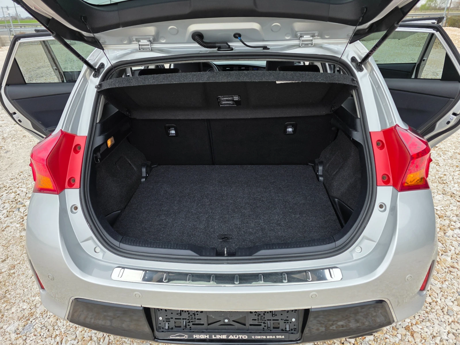 Toyota Auris 2.0 D4D KeyLess Go Navi Камера Кожа, снимка 10 - Автомобили и джипове - 53978822