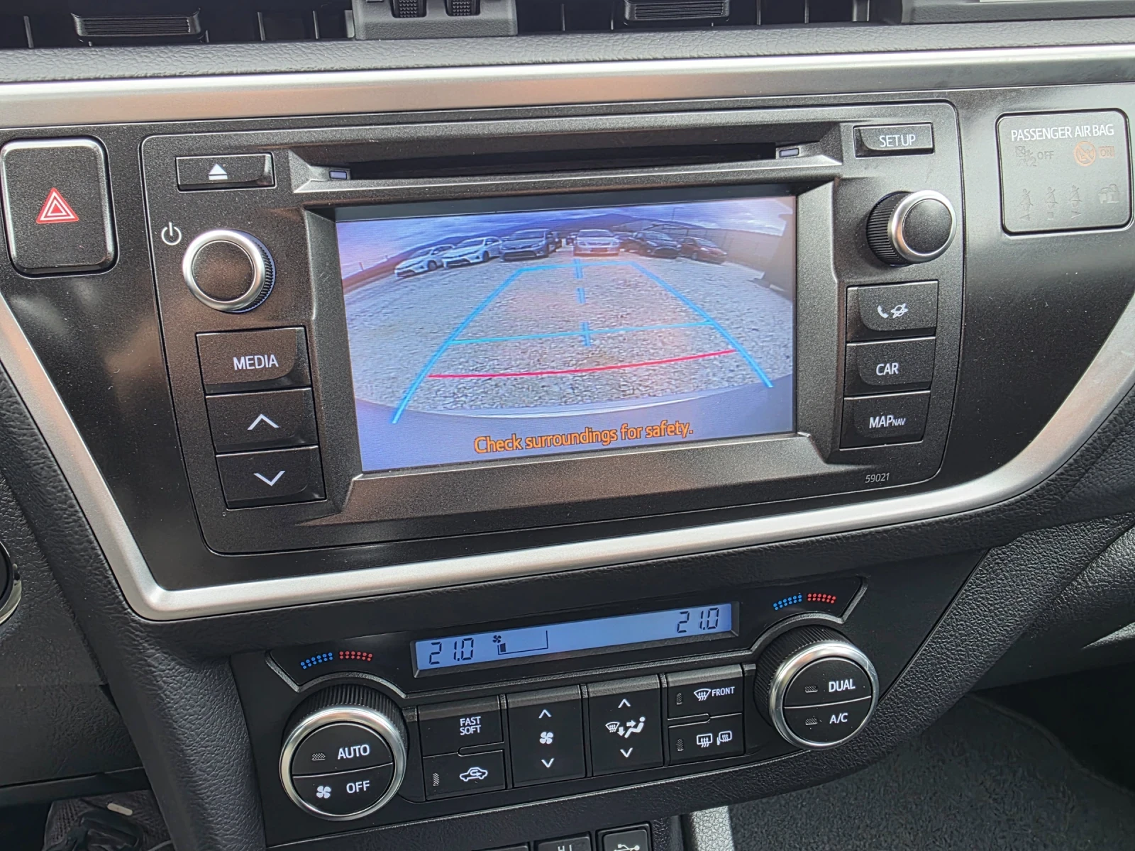 Toyota Auris 2.0 D4D KeyLess Go Navi Камера Кожа, снимка 13 - Автомобили и джипове - 53978822