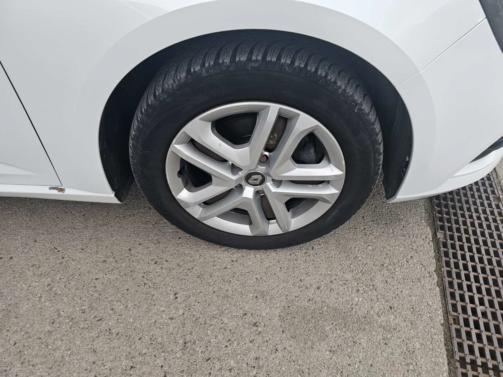 Renault Megane 1.3 TCe 115, снимка 14 - Автомобили и джипове - 53986428