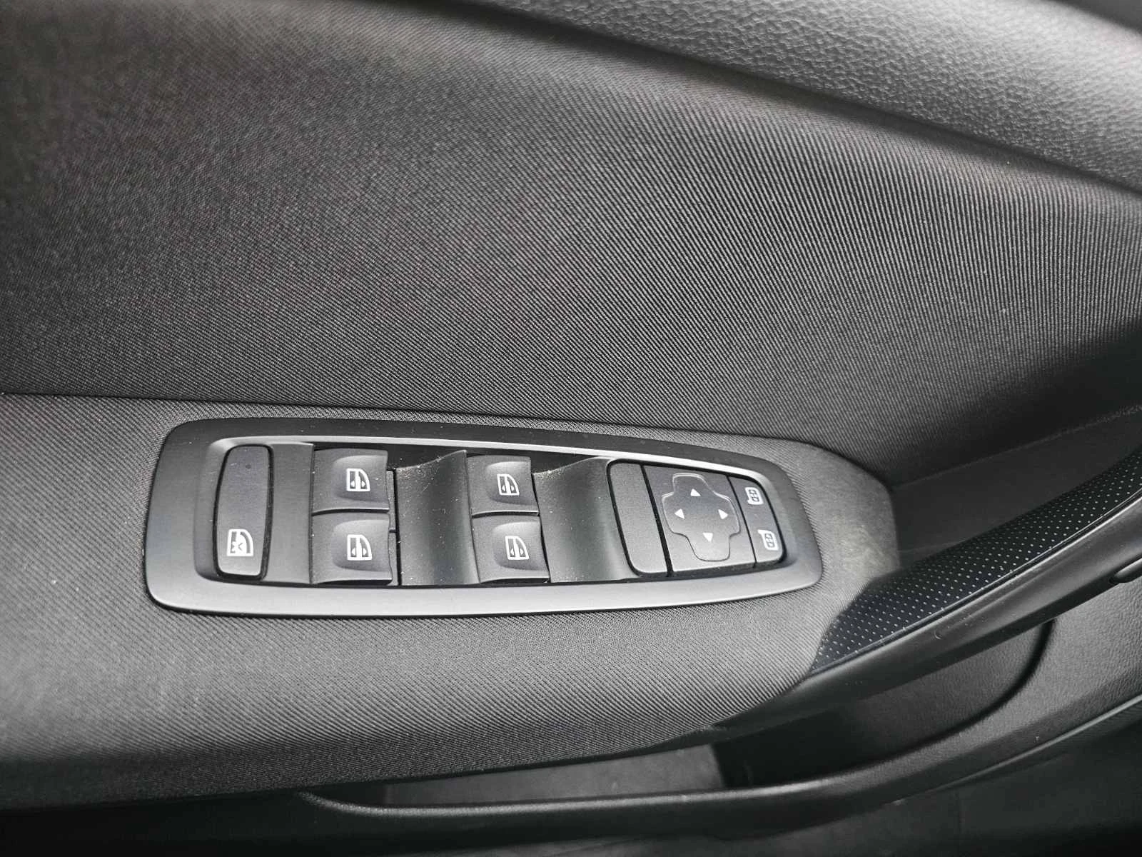 Renault Megane 1.3 TCe 115, снимка 11 - Автомобили и джипове - 53986428