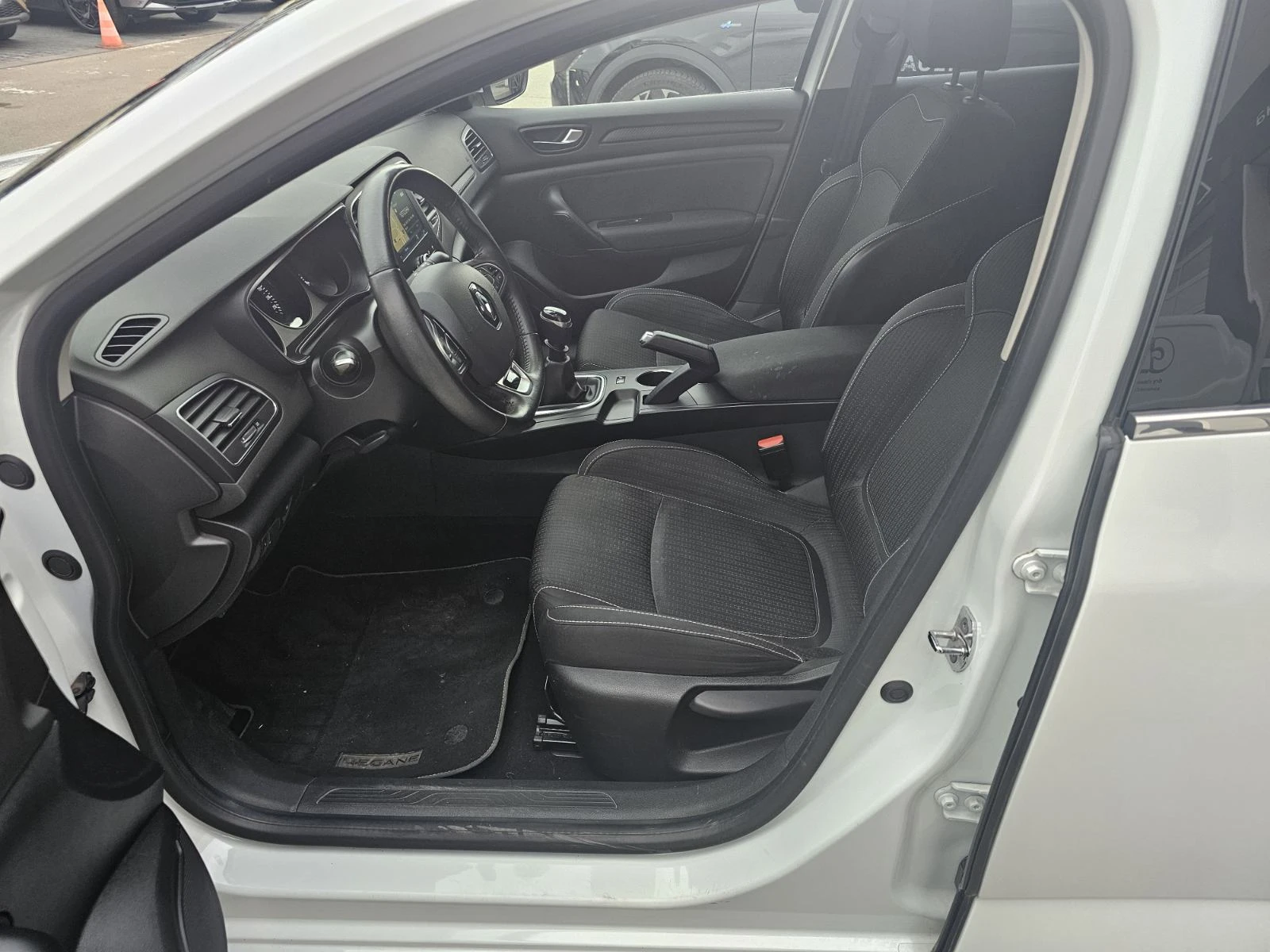 Renault Megane 1.3 TCe 115, снимка 12 - Автомобили и джипове - 53986428