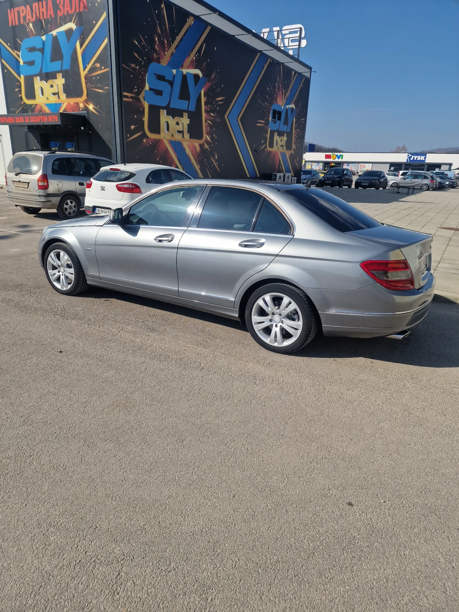 Mercedes-Benz C 320, снимка 16 - Автомобили и джипове - 54083427