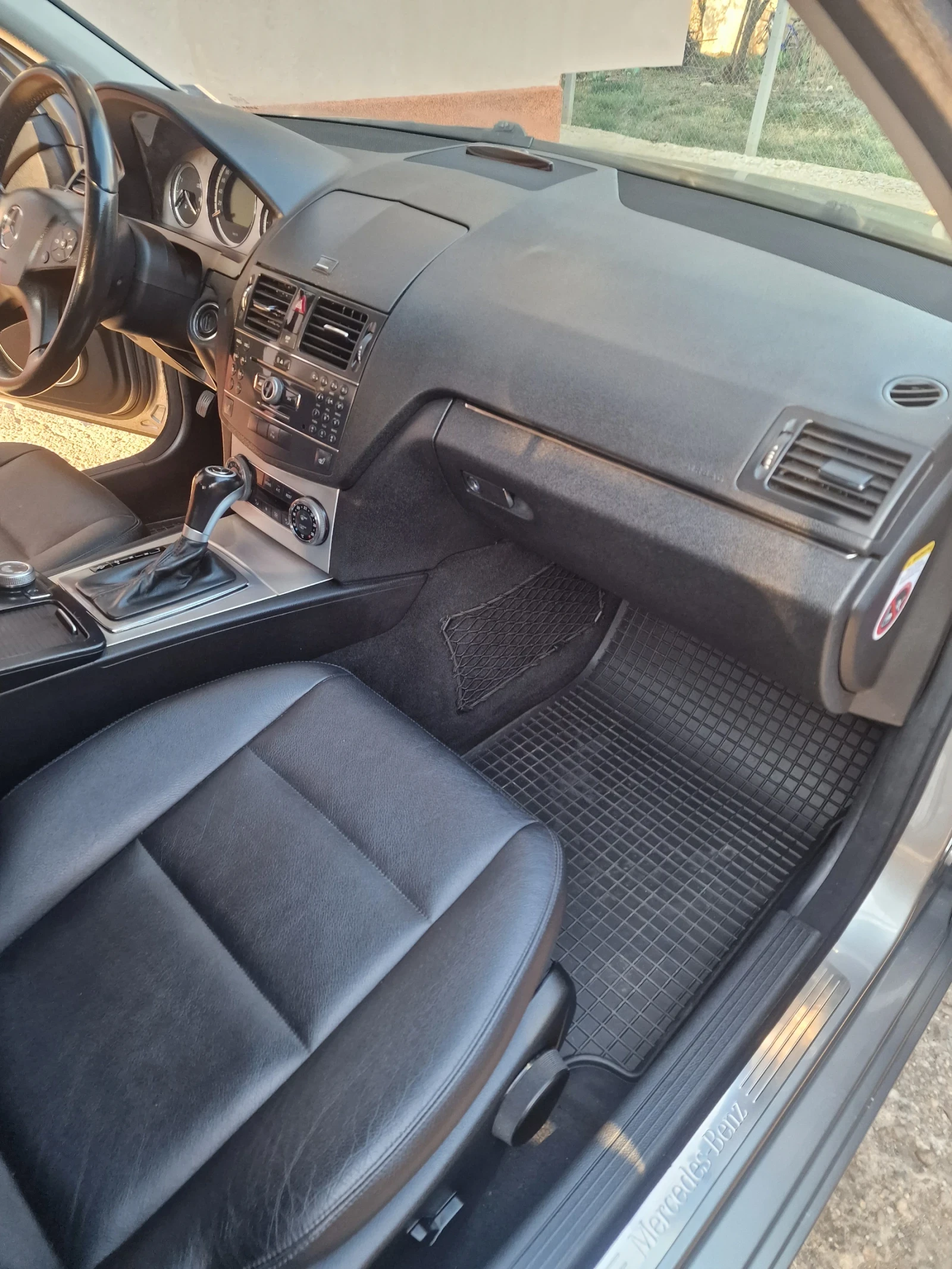 Mercedes-Benz C 320, снимка 15 - Автомобили и джипове - 54083427