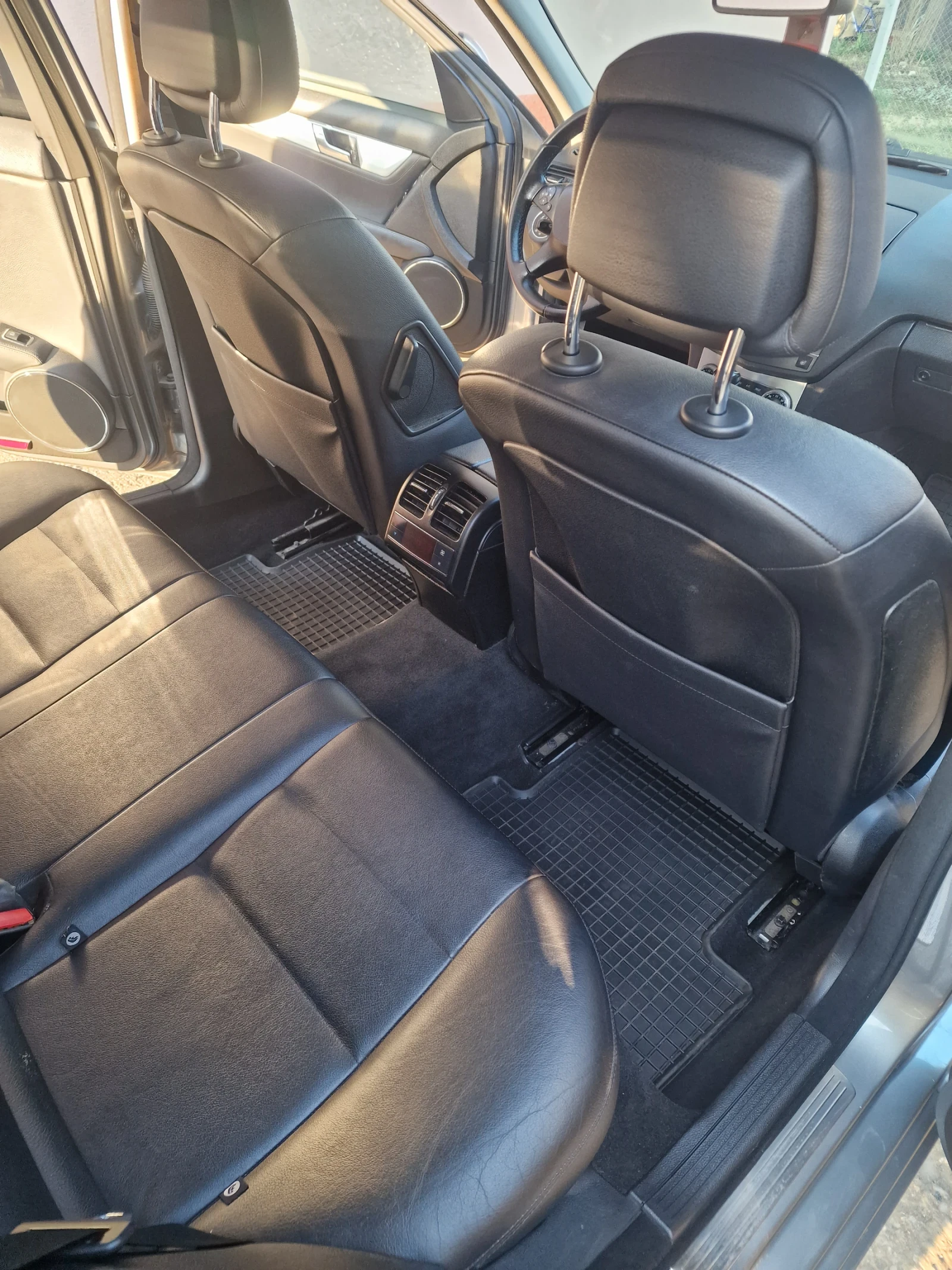 Mercedes-Benz C 320, снимка 8 - Автомобили и джипове - 54083427