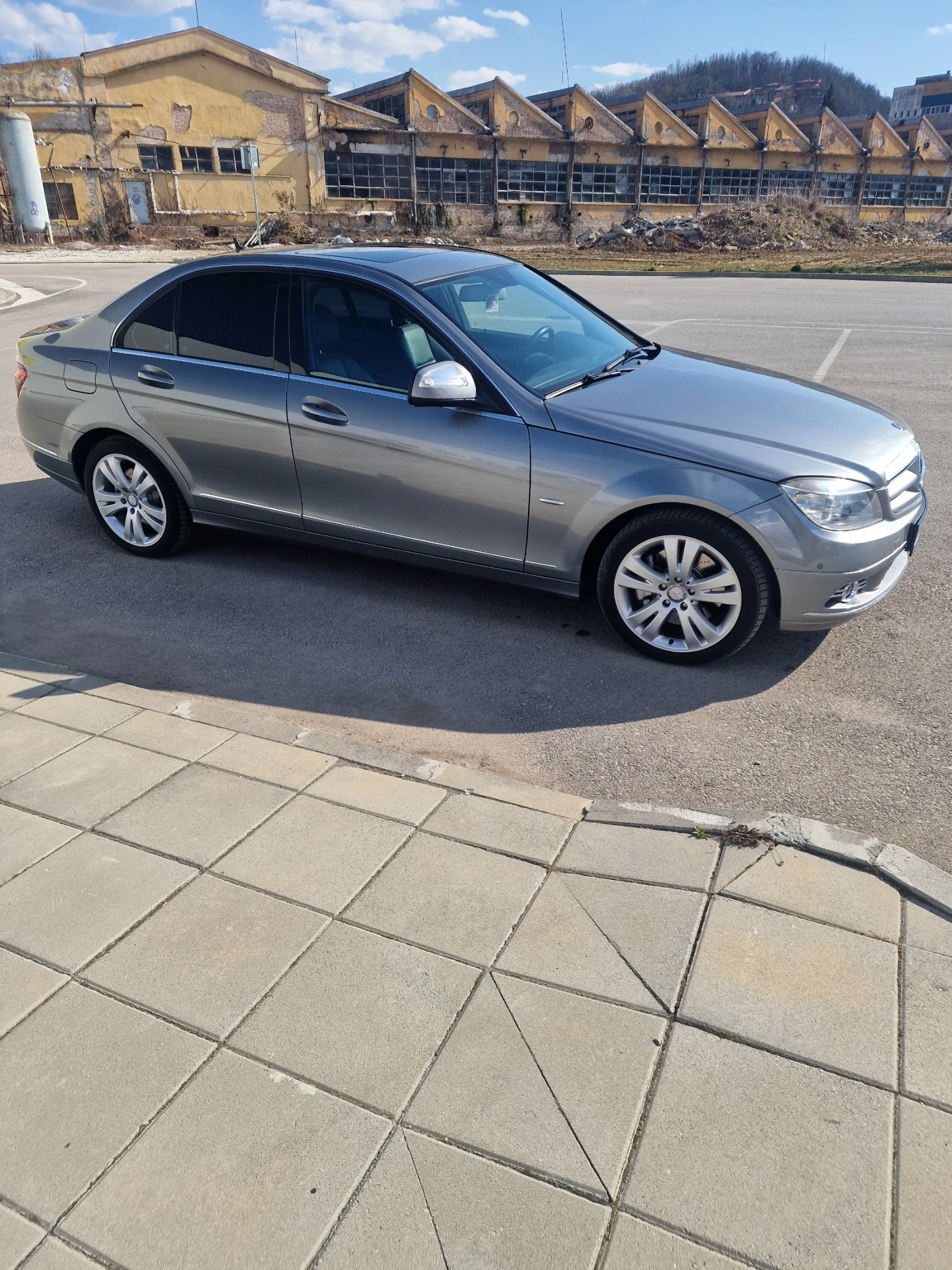 Mercedes-Benz C 320, снимка 5 - Автомобили и джипове - 54083427