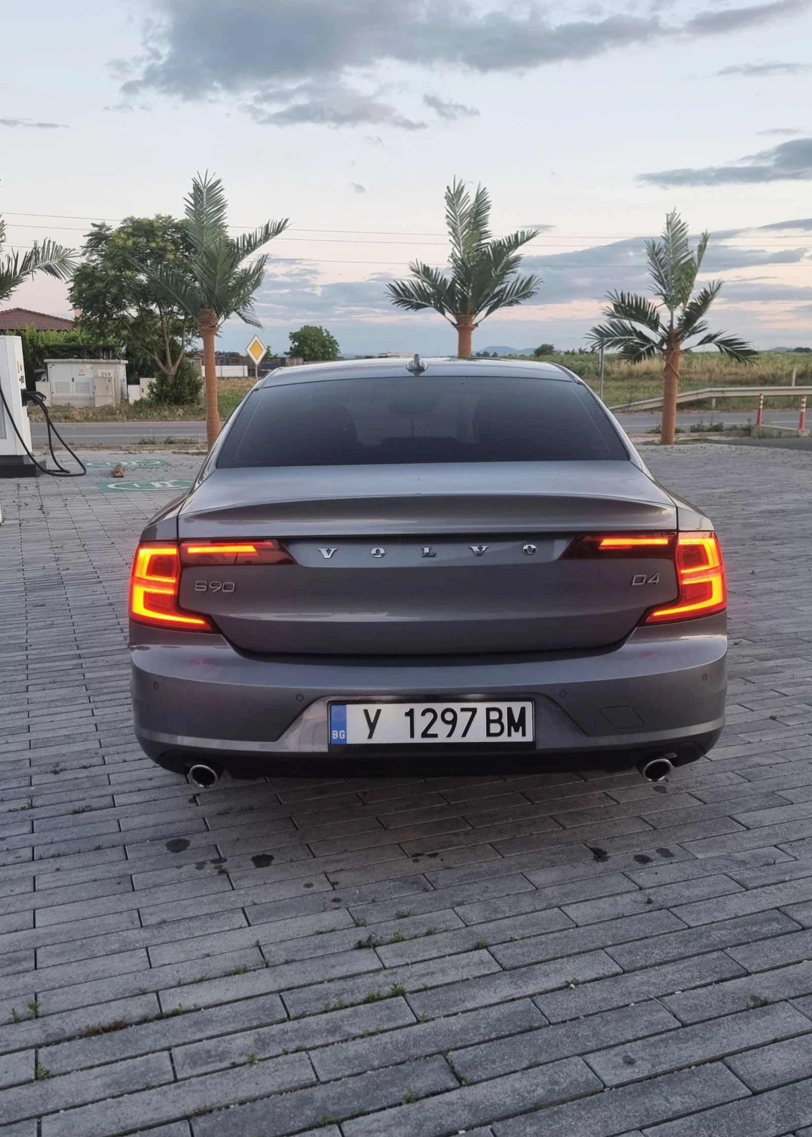 Volvo S90 D4 190hp 2.0d / Geartronic/Отлично състояние, снимка 6 - Автомобили и джипове - 54477360
